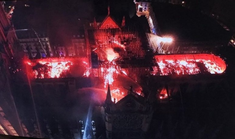 Incendio Catedral de Notre Dame en París.